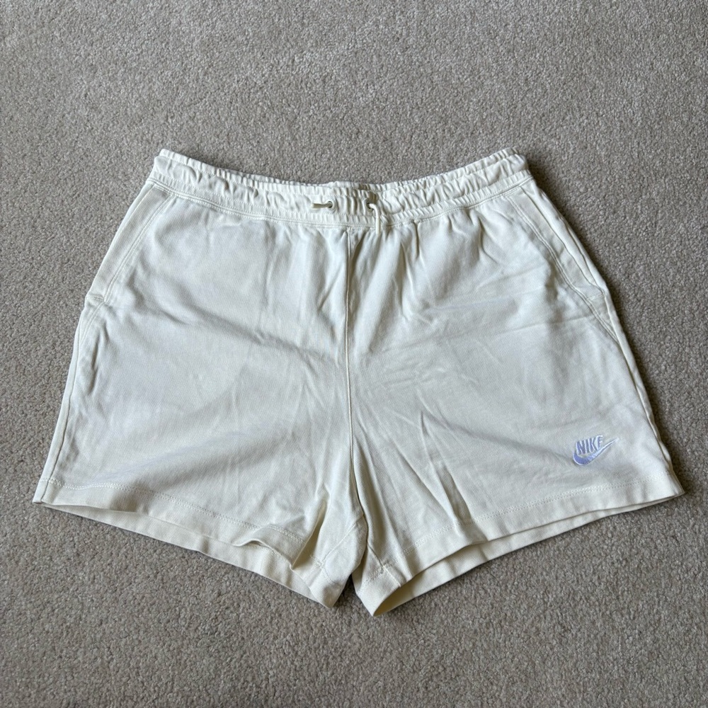 Nike Sportswear Club Fleece Mid-Rise Shorts